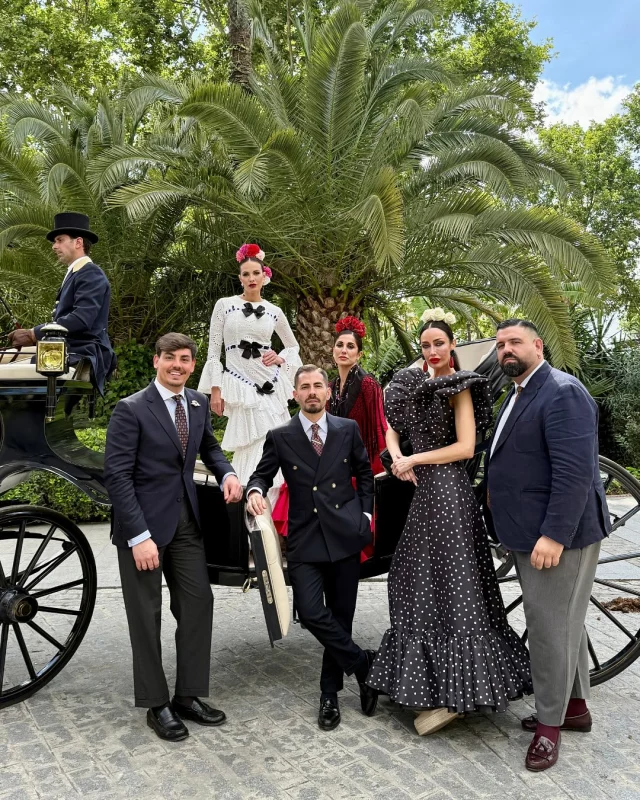 El Martes de Feria estuvimos muy bien rodeados😍 
Hemos disfrutado del Real, pero también de nuestras amigas luciendo sus trajes✨

#laparralaflamenca #laparrala #nuevacoleccion
#bandido #trajeflamenca
#feria #sevilla